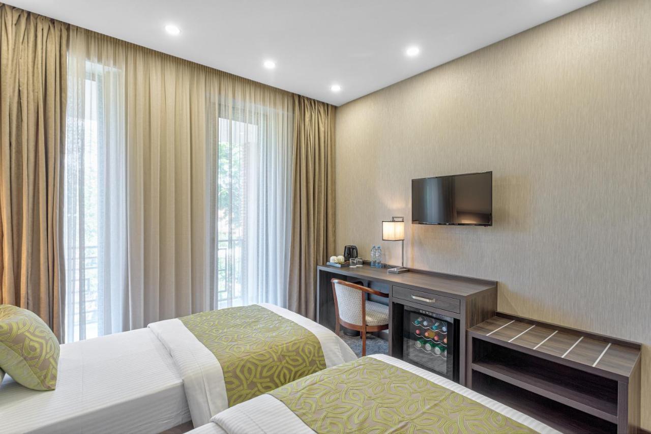 Vinum Hotel Тбилиси Экстерьер фото