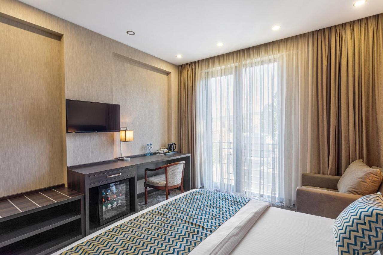 Vinum Hotel Тбилиси Экстерьер фото