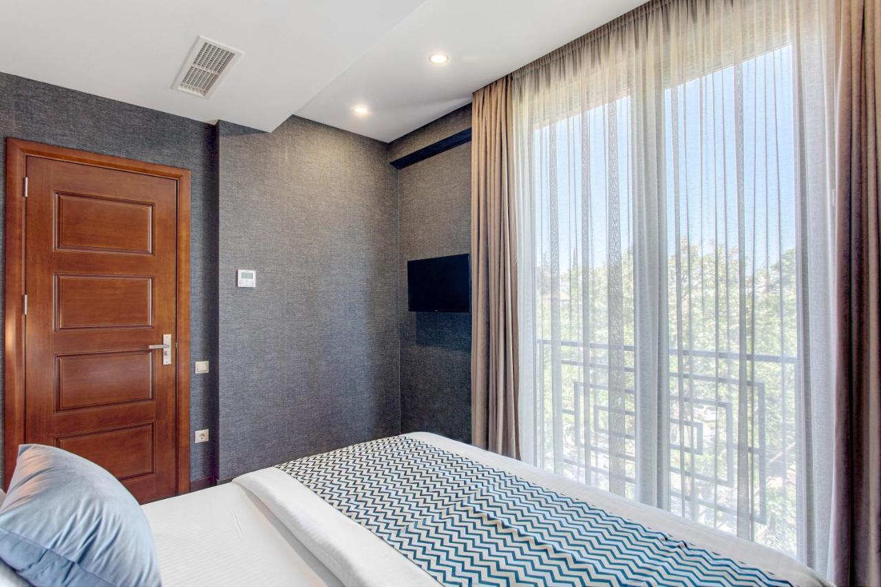 Vinum Hotel Тбилиси Экстерьер фото