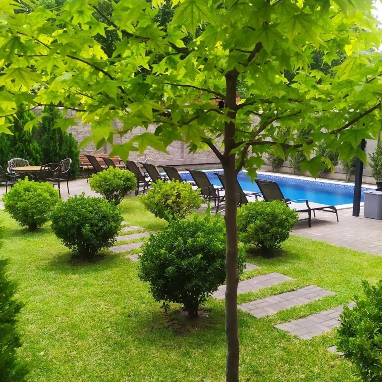 Vinum Hotel Тбилиси Экстерьер фото