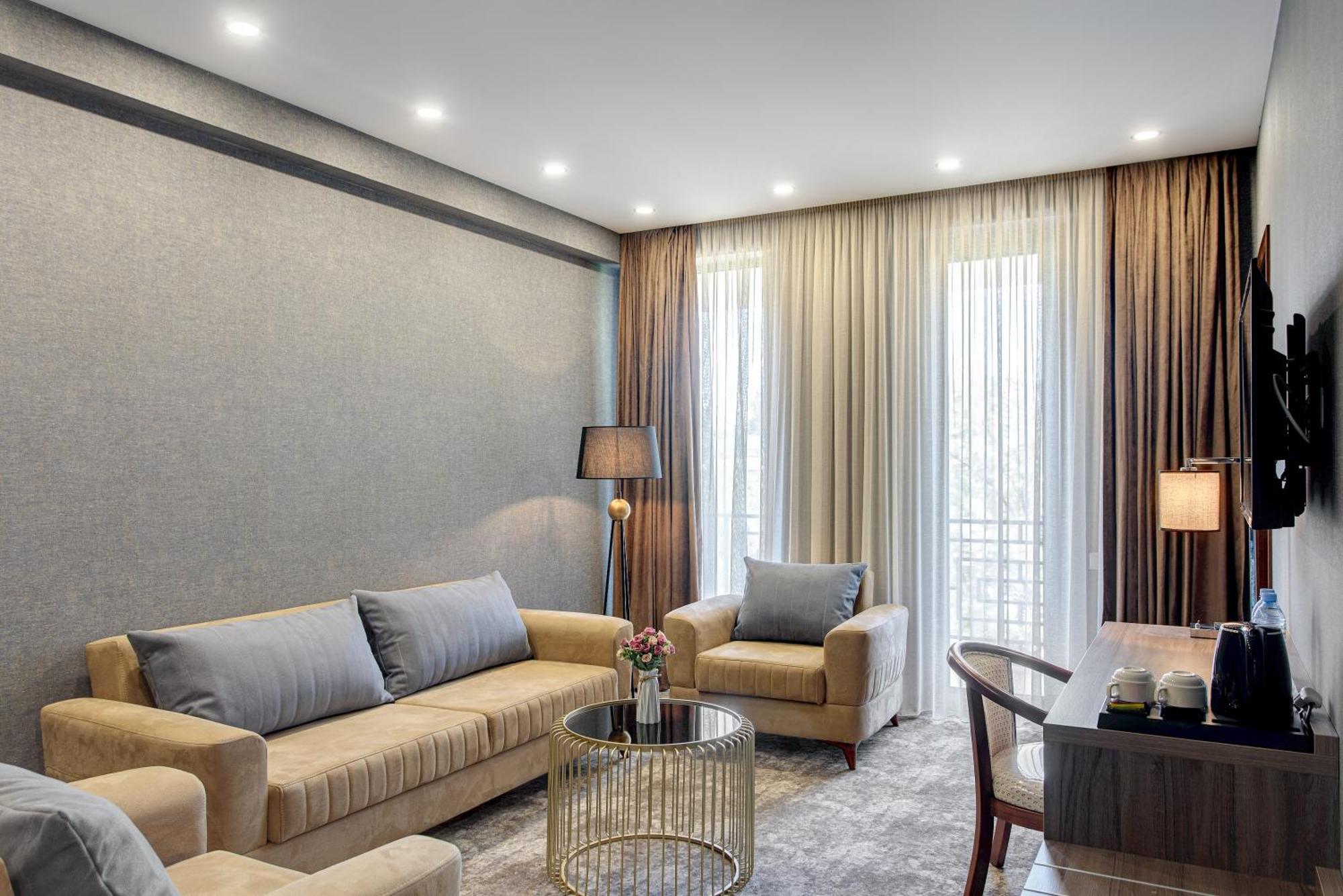 Vinum Hotel Тбилиси Экстерьер фото